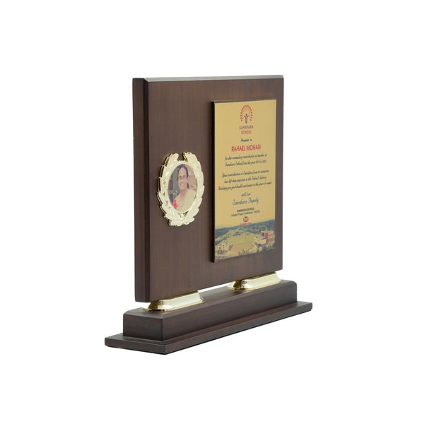 Prestige Wooden Square Badge
 Memento